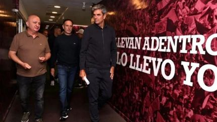 Mauricio Pellegrino busca reforzar la defensa de Lanús.