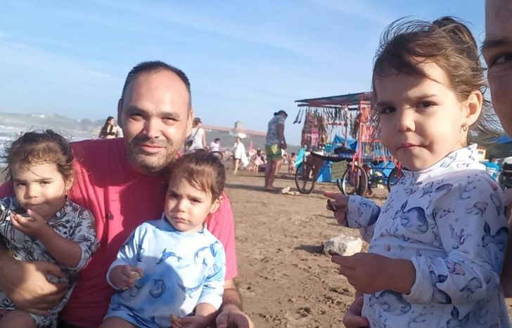 Disfrutando de la arena y el mar.