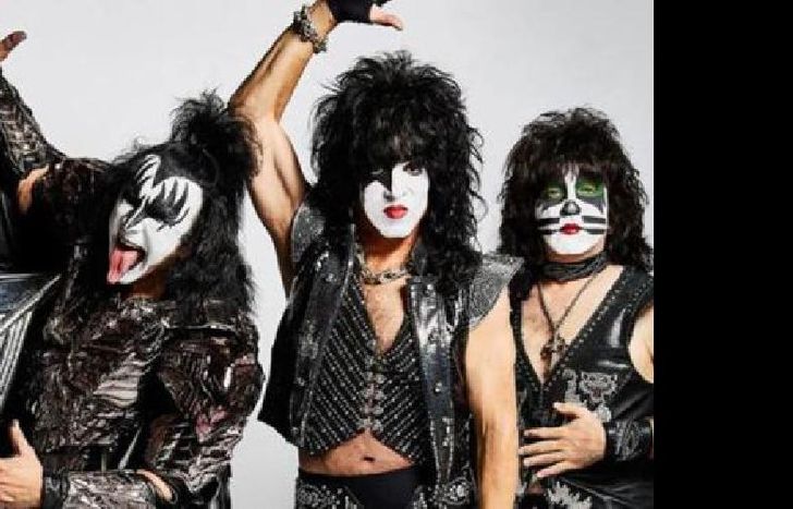 El grupo se hizo famoso también por su maquillaje facial.