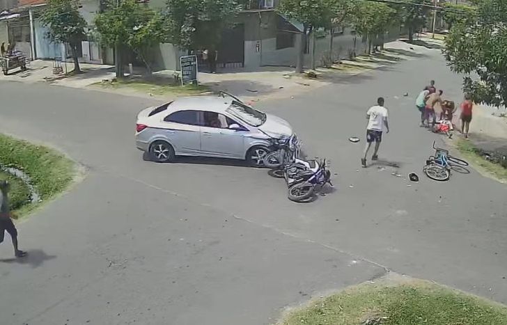 El impactante choque quedó filmado.