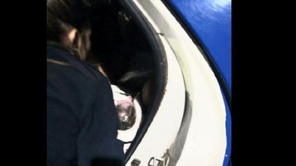 la mujer tuvo que dar a luz dentro del vehículo policial.