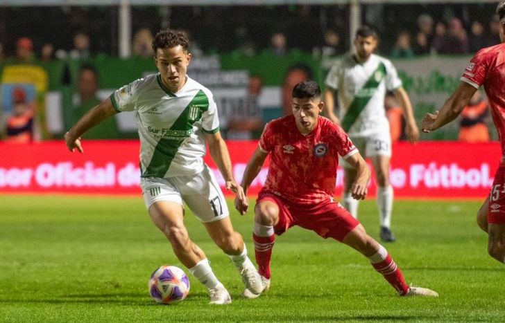 Bisanz conduce un avance de Banfield.