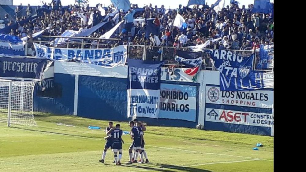 Talleres fue goleado en el debut