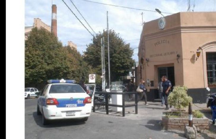 los prófugos son intensamente buscados por efectivos de la comisaría 3ra. de Quilmes.