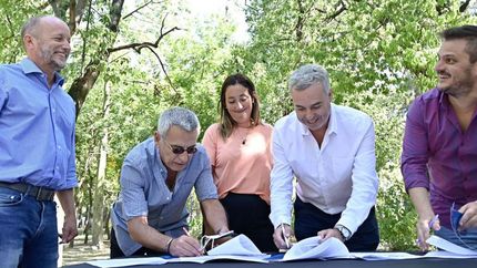 Grosi, Spinosa y Gianturco firman el nuevo convenio. Grosi, Spinosa y Gianturco firman el nuevo convenio.