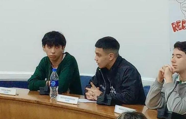 Lautaro, en el centro, uno de los representantes lomenses.