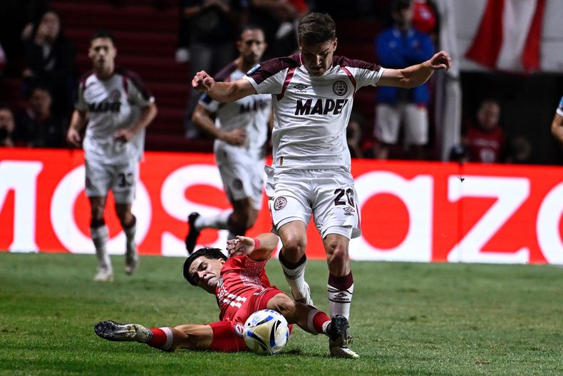 Bruno Cabrera en un avance de Lanús. Bruno Cabrera en un avance de Lanús.