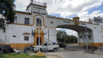 Efectivos de la Comisaría 10ª de Ingeniero Budge intervinieron en el caso.