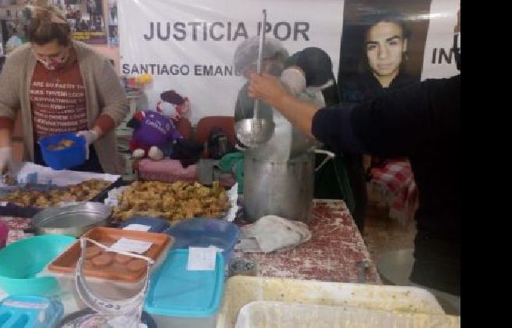 se repartieron cientos de viandas en esta ocasión especial.