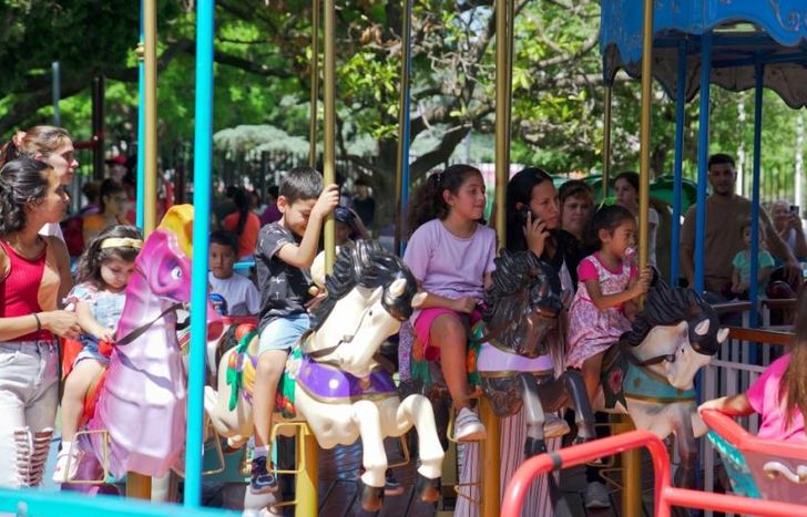 Del jueves al domingo, el carrousel está abierto de 12 a 20 horas.