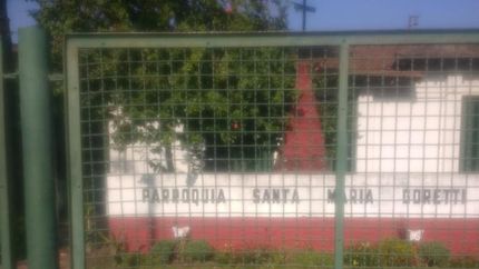 Por la parroquia del barrio.