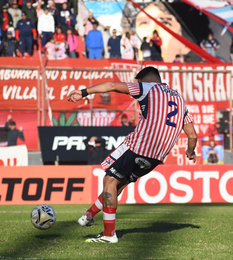 Rodríguez Vuotto marca el primero para Los Andes.