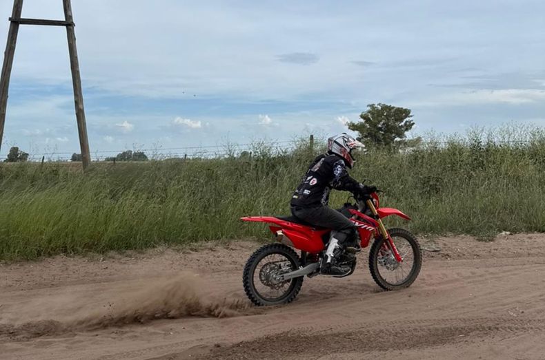 Emilio es una apasionado de los viajes y las motos.