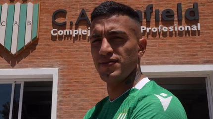 Leonel Lolo Miranda ya fue oficializado como refuerzo de Banfield. Leonel Lolo Miranda ya fue oficializado como refuerzo de Banfield.