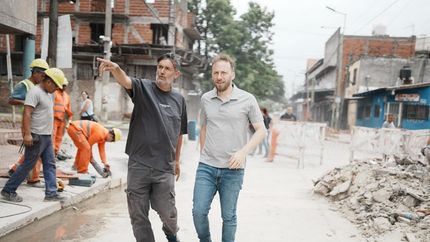 Avanzan las obras de repavimentación en más barrios de Lomas de Zamora.