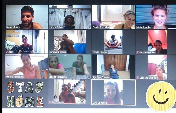 Charlas, entrenamientos y entrevistas, todo pasa por las pantallas.