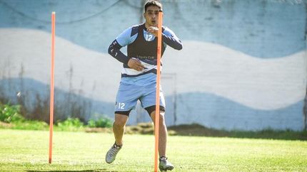 El lateral se encuentra aislado en su casa. El lateral se encuentra aislado en su casa.
