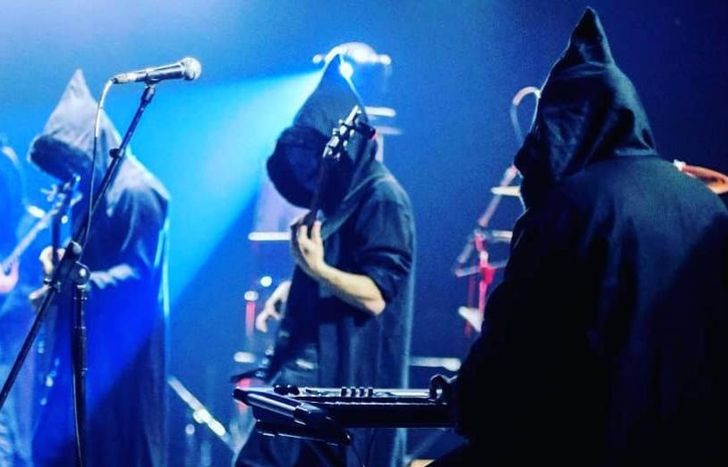 Terror en Camino Negro es una banda auténtica, desde sus canciones hasta sus vestuarios.