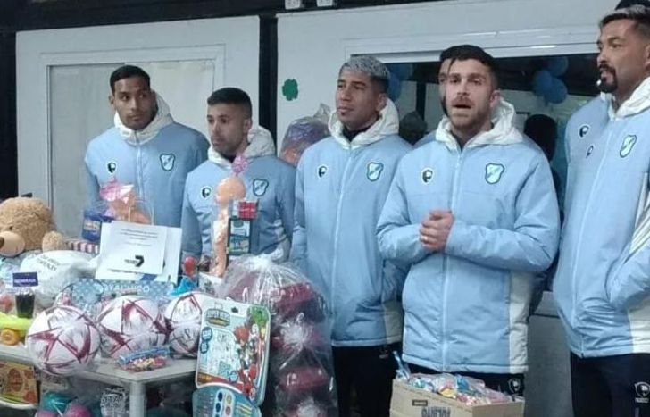 Van a hacer sorteos de la vestimenta de los jugadores del club.