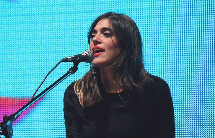 Bárbara Gilles toca en Temperley.