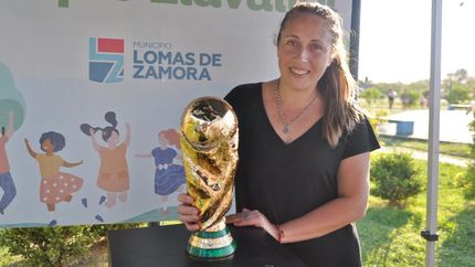 Eliana Pantano, creadora de la réplica de la Copa del Mundo. Eliana Pantano, creadora de la réplica de la Copa del Mundo.