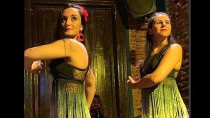 LA PUESTA TIENE CINCO ARTISTAS EN ESCENA.