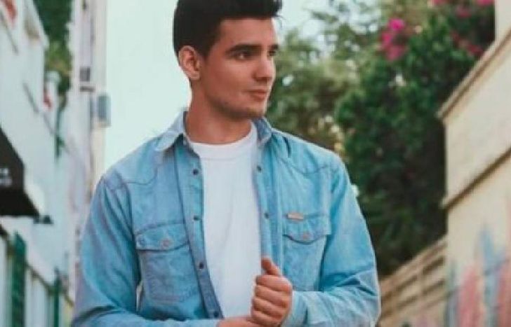 se había ido a australia hacía solo tres meses.