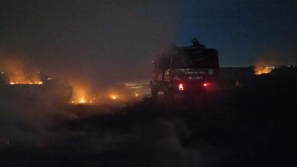 Más de dos horas de trabajo con ocho bomberos.