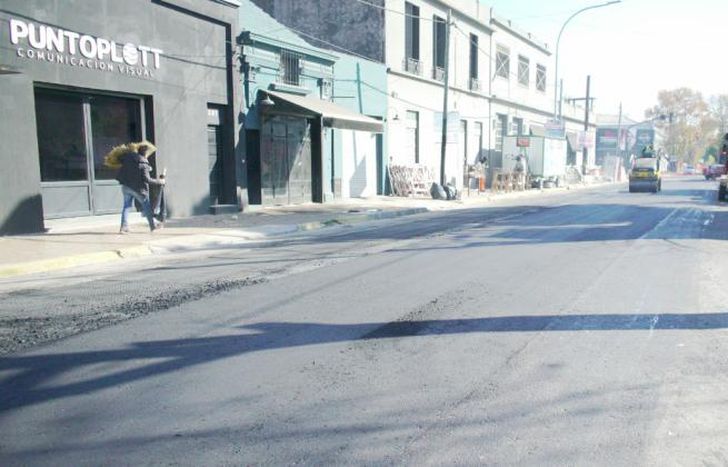 Avanzan las obras en 12 cuadras de la calle Dorrego, en Temperley.