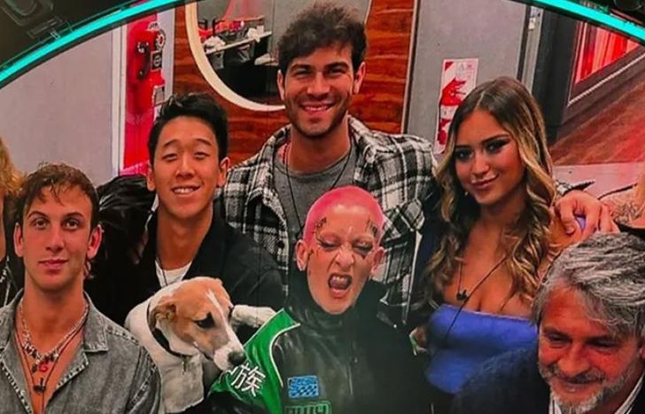 Seis jugadores en placa.