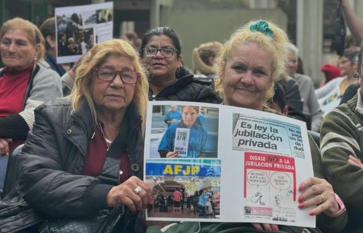 Pueden participar personas mayores de manera individual o grupal.