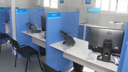 La oficina funciona de lunes a viernes, de 8 a 15.