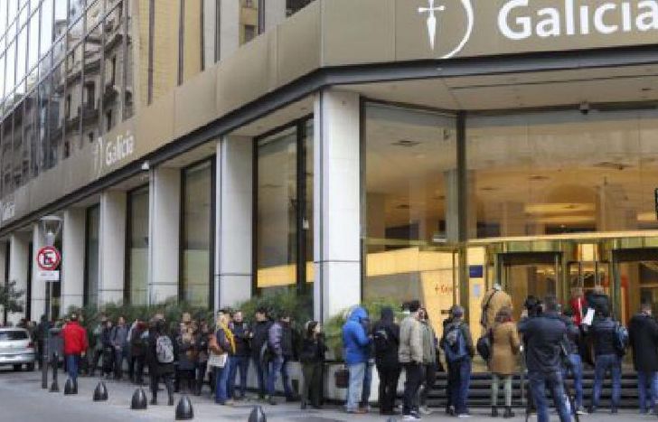 Los bancos ampliaron el horario de atención.