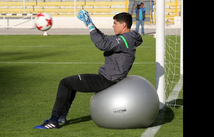 Hoy juega en Huachipato de Chile y habitualmente es convocado a la Selección de Bolivia.