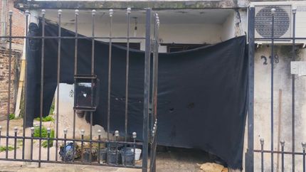La casa de Banfield donde la mujer fue hallada sin vida.