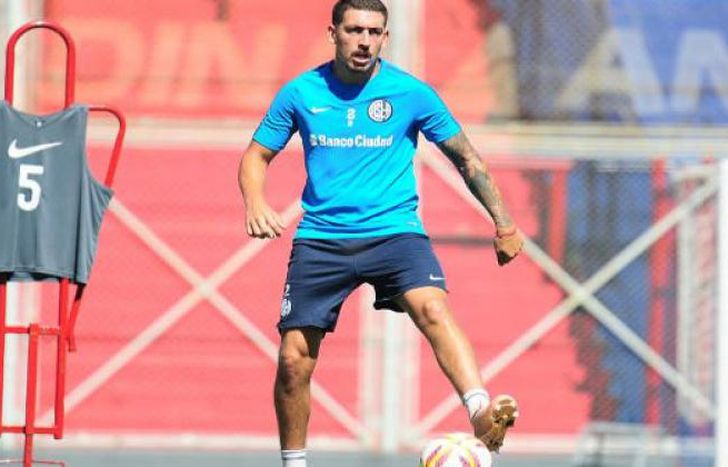 Vivanco llegaría con el pase en su poder.