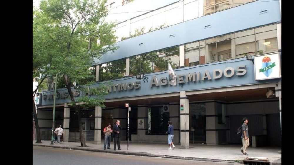 Los jugadores están preocupados por su economía y su salud.