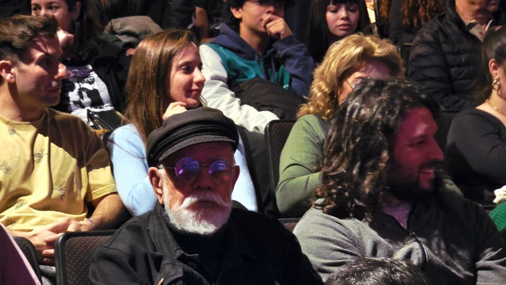 El documental Rocambole, en el camino estrenó con dos funciones a sala llena en el Cine Gaumont. El documental Rocambole, en el camino estrenó con dos funciones a sala llena en el Cine Gaumont.