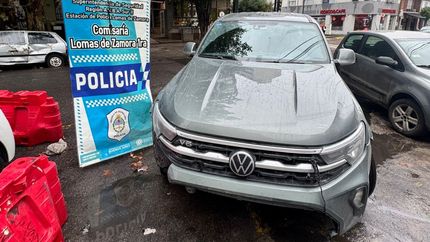 La camioneta robada, ya recuperada por la Policía de Lomas. La camioneta robada, ya recuperada por la Policía de Lomas.