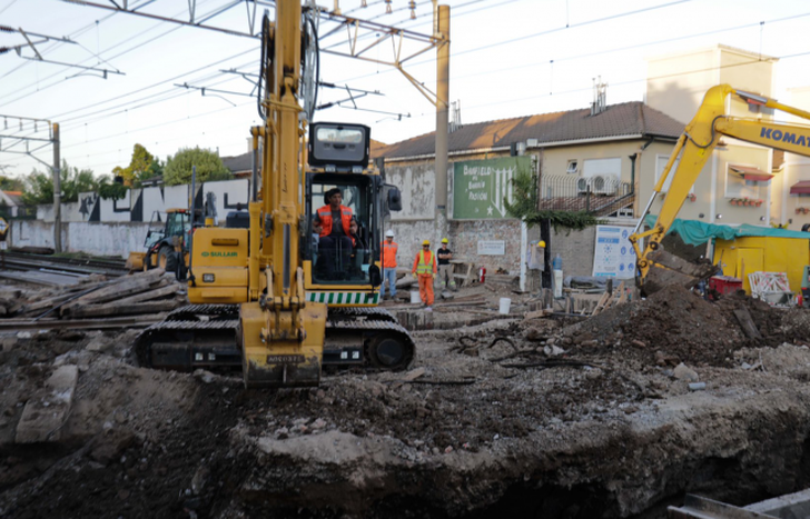 Trabajaron de día y a la noche para realizar el trabajo.