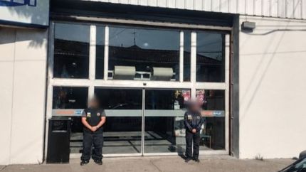 La Policía Federal allanó el paseo de compras de Banfield Oeste.