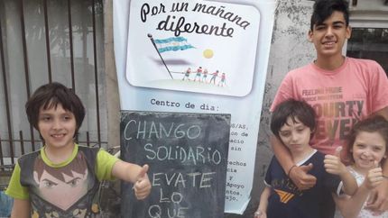 Diario La Unión | El chango está todos los días en la puerta de la entidad.