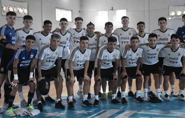 Barroso y Bertuzzi, parte de los seleccionados.