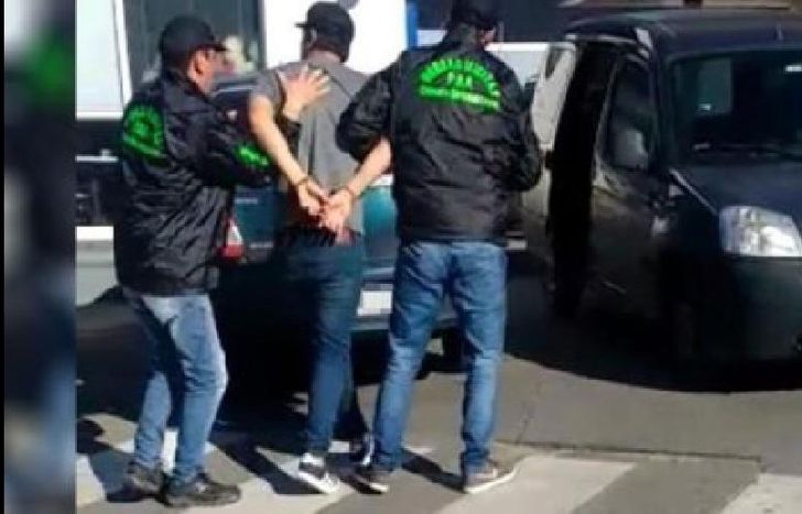 Lo atraparon tras seducirlo por la red social.