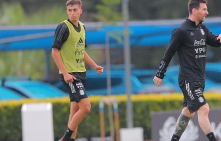 Aude junto Messi en el predio de Ezeiza.