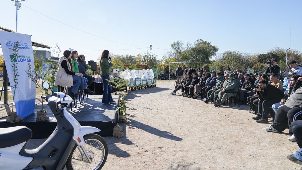 Más de 600 recicladores de Lomas recibieron nuevo equipamiento.