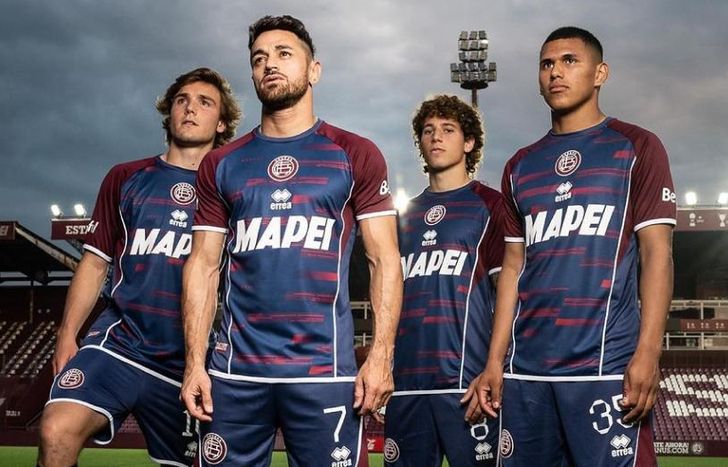 Así es la nueva camiseta de Lanús.