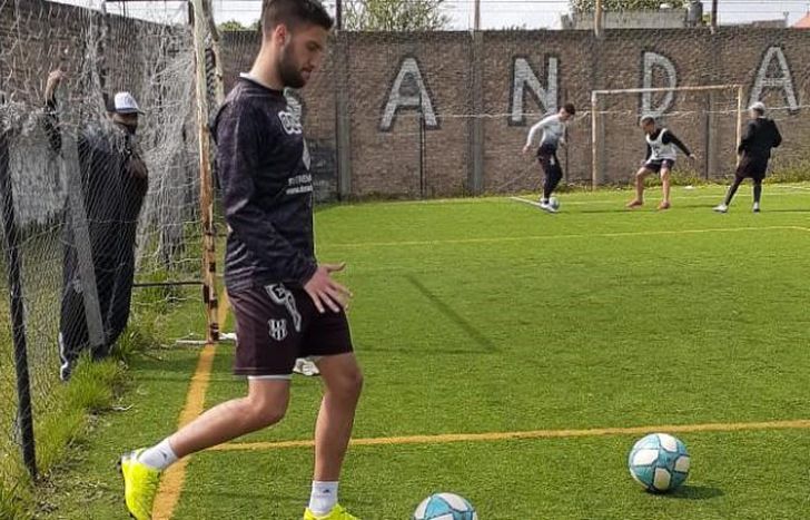 Entrenó con El Porvenir pero jugará en Liniers.