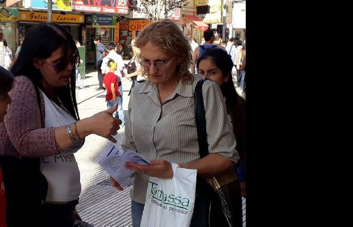 se repartieron folletos informativos y conversaron con las vecinas.