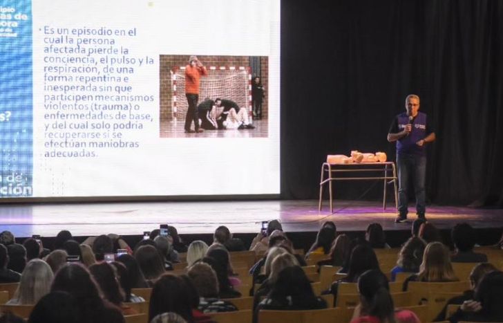 La capacitación se hizo en el Teatro del Municipio.